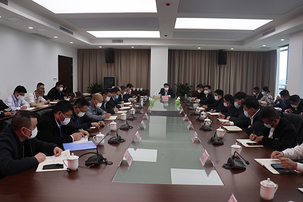 3月18日，市軌道交通集團組織召開專題會議，迅速傳達貫徹交通強市建設暨綜合交通大會戰(zhàn)視頻部署會會議精神。集團公司領導班子成員，各部室（辦）、子公司負責人和中層干部參加會議1.jpg